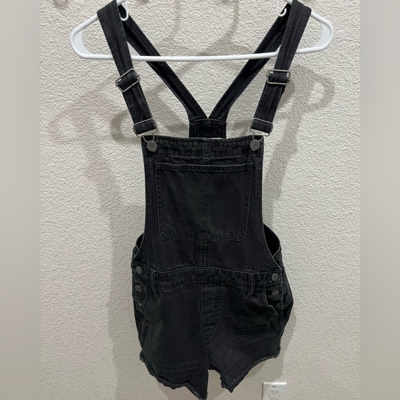 Madewell Adirondack Short Overalls in Washed Black - Picture 4 of 5